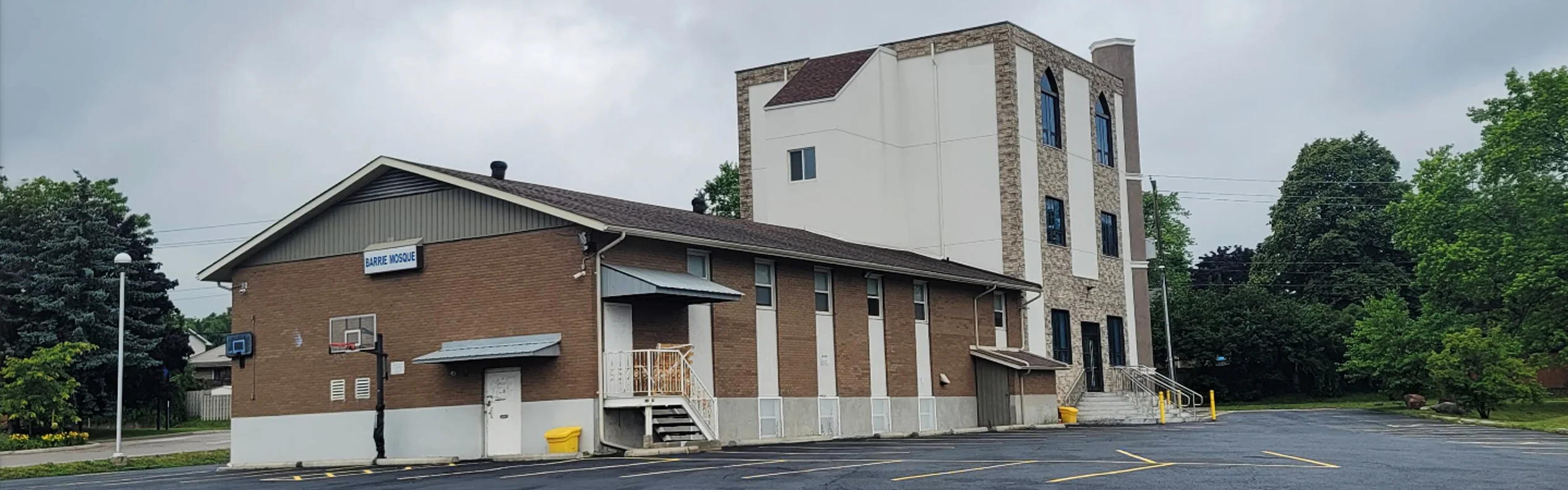 Exterior view of Barrie Mosque Barrie building